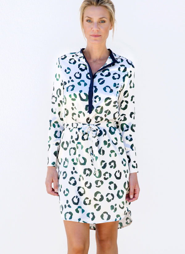 silke satin tunika kjole med leopard print